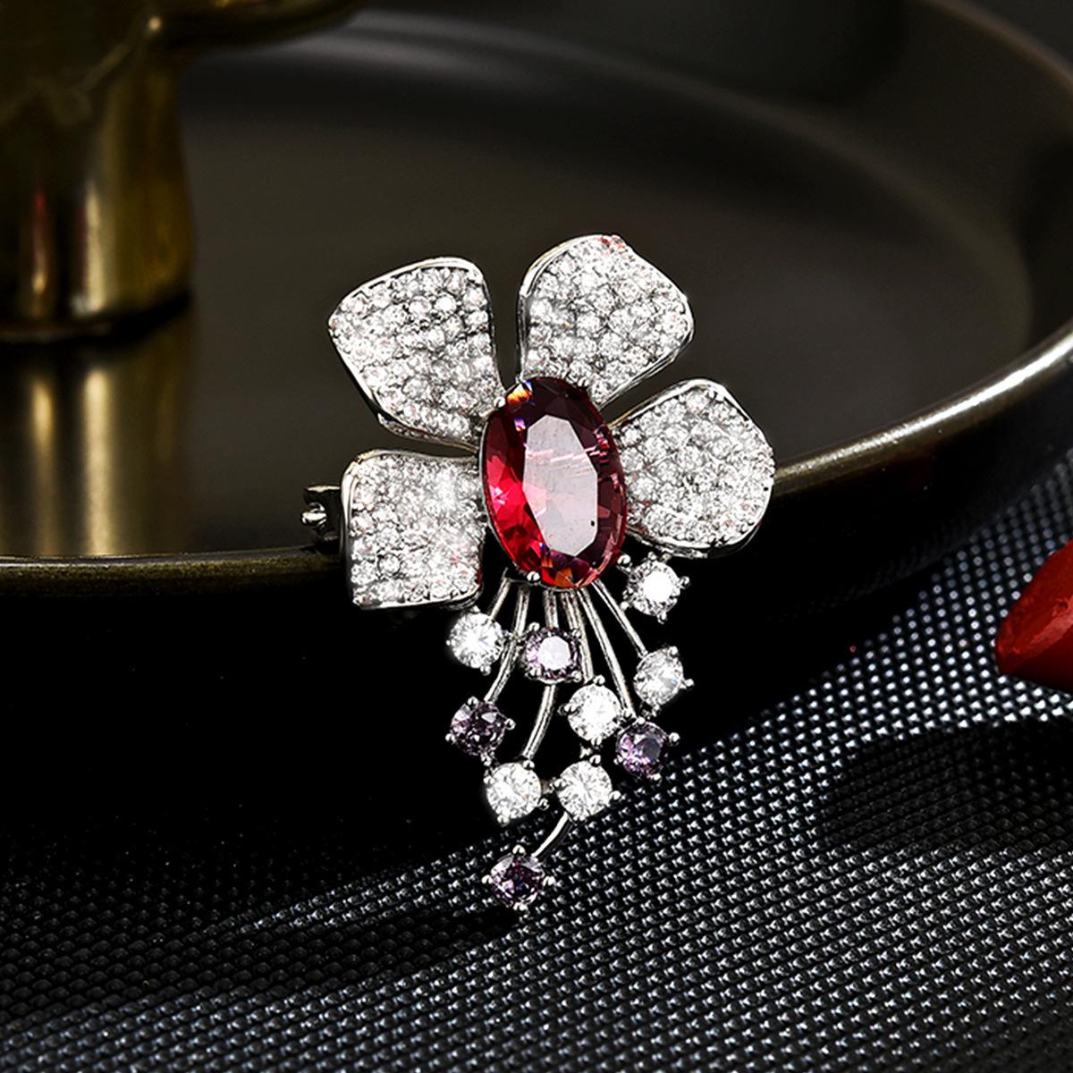 Women s Light Luxury Design Elegant Inlaid Zircon Plant Flower Brooch Fashion Versatile Little Fatty Design Sense Brooch
Women s Light Luxury Design Elegant Inlaid Zircon Plant Flower Brooch Fashion Versatile Little Fatty Design Sense Brooch