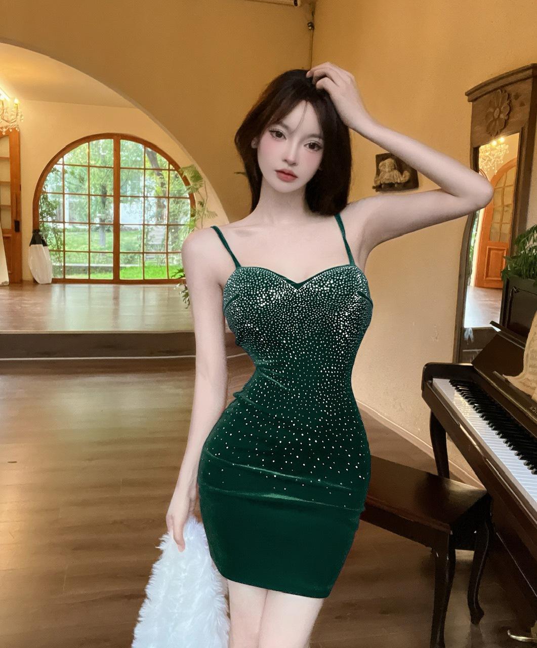 Small hot diamond black dress short skirt suspender birthday dinner host summer short hip dress women L зелений
Small hot diamond black dress short skirt suspender birthday dinner host summer short hip dress women L зелений