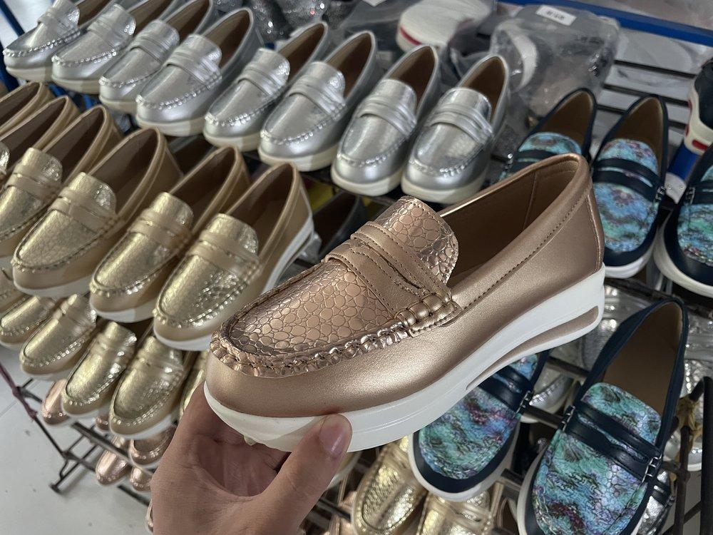 Туфли на платформе новые с круглым носком туфли-лодочки на мягкой подошве рабочая обувь женская 43 розового золота
Туфли на платформе новые с круглым носком туфли-лодочки на мягкой подошве рабочая обувь женская 43 розового золота