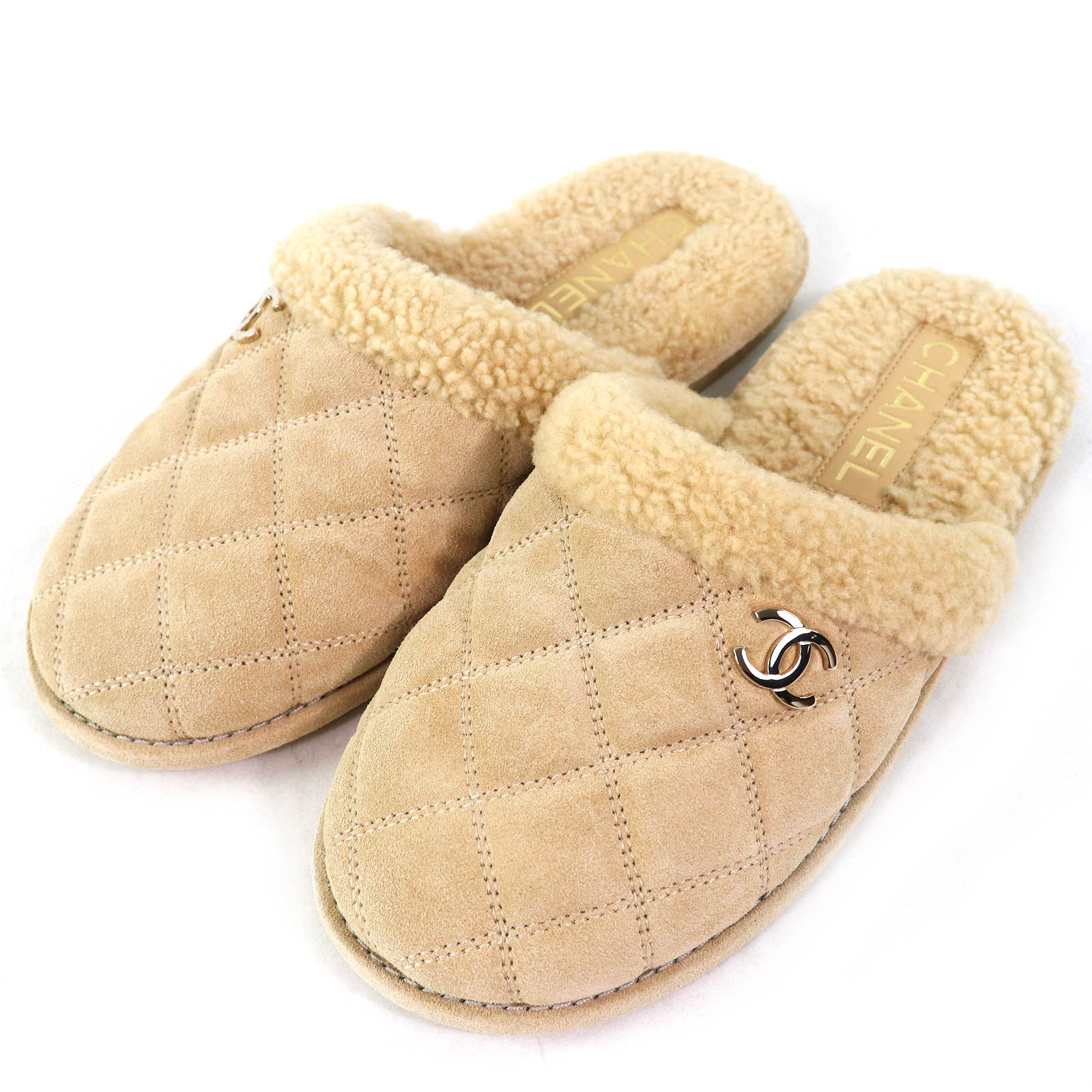 Pristine CHANEL Mule COCO Mark Matelasse Boa Slippers Room Shoes beige Women 36 Used
Pristine CHANEL Mule COCO Mark Matelasse Boa Slippers Room Shoes beige Women 36 Used