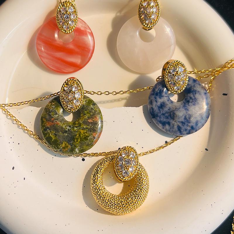 Vintage European-American Round Zircon Necklace Set: Retro Geometric Sweater Chain for Women
Vintage European-American Round Zircon Necklace Set: Retro Geometric Sweater Chain for Women