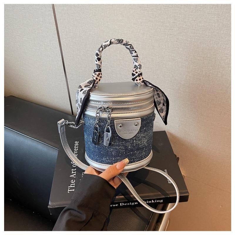 Премиальная сумка женская летняя новая модная сумка-мессенджер сейчас популярная мини-сумка-ведро темно-синий
Премиальная сумка женская летняя новая модная сумка-мессенджер сейчас популярная мини-сумка-ведро темно-синий