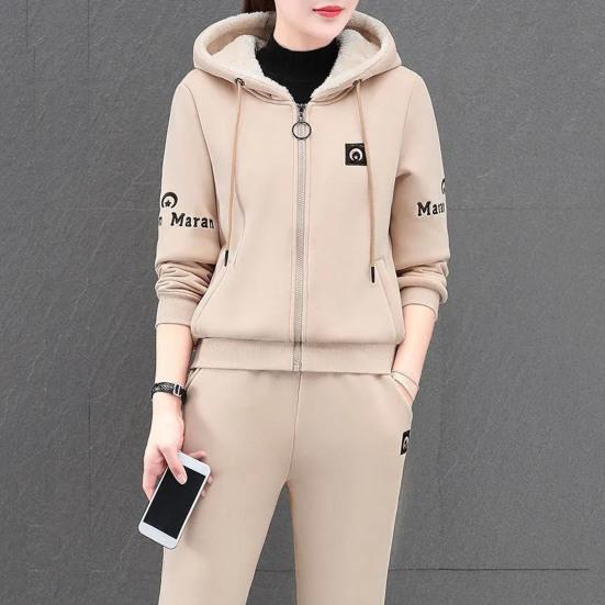 Женский утепленный и утепленный осенне-зимний костюм из двух предметов: толстовка с капюшоном и длинными рукавами + повседневные спортивные штаны 3XL
Женский утепленный и утепленный осенне-зимний костюм из двух предметов: толстовка с капюшоном и длинными рукавами + повседневные спортивные штаны 3XL