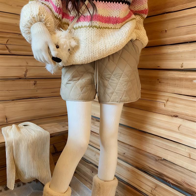 Women s Off-White Quilted High-Waist Bootcut Shorts, Autumn/Winter 2025, Slimming Casual Wide-Leg Design Medium хаки
Women s Off-White Quilted High-Waist Bootcut Shorts, Autumn/Winter 2025, Slimming Casual Wide-Leg Design Medium хаки