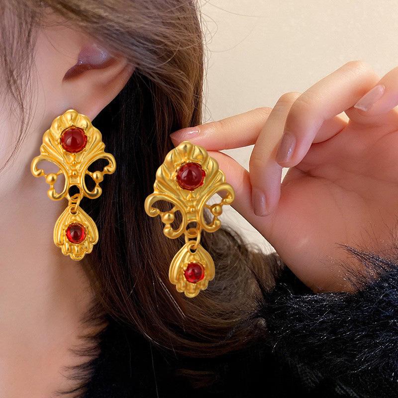 Vintage Romantic Retro Earrings - Exaggerated, Niche Design, Versatile Heavy Jewelry. красный
Vintage Romantic Retro Earrings - Exaggerated, Niche Design, Versatile Heavy Jewelry. красный