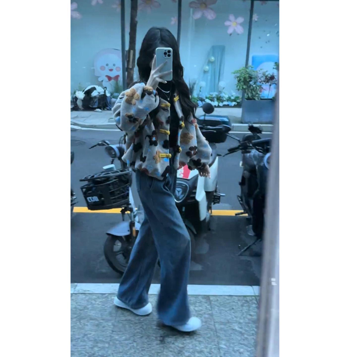 Winter Fashion Color Block Jacket & Wide-Leg Jeans Set L (suggested for 105-115 Jin)
Winter Fashion Color Block Jacket & Wide-Leg Jeans Set L (suggested for 105-115 Jin)