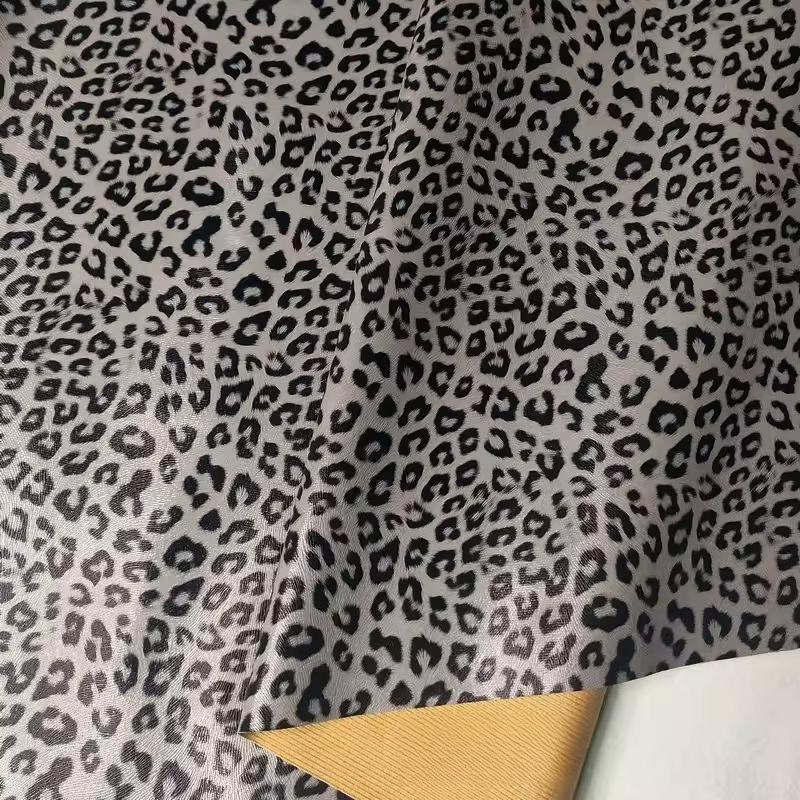 100x137cm Leopard Print PU Leather Fabric Waterproof DIY Material for Upholstery Hard Paneling Automotive Interior Decoration 100x137cm
100x137cm Leopard Print PU Leather Fabric Waterproof DIY Material for Upholstery Hard Paneling Automotive Interior Decoration 100x137cm