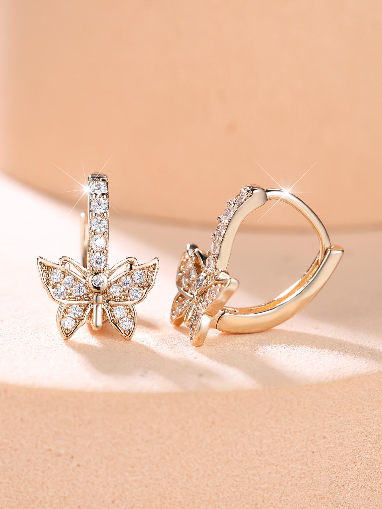 Gold diamond butterfly ear buckle, bright and eye-catching, chic and versatile temperament exquisite women s earrings
Gold diamond butterfly ear buckle, bright and eye-catching, chic and versatile temperament exquisite women s earrings