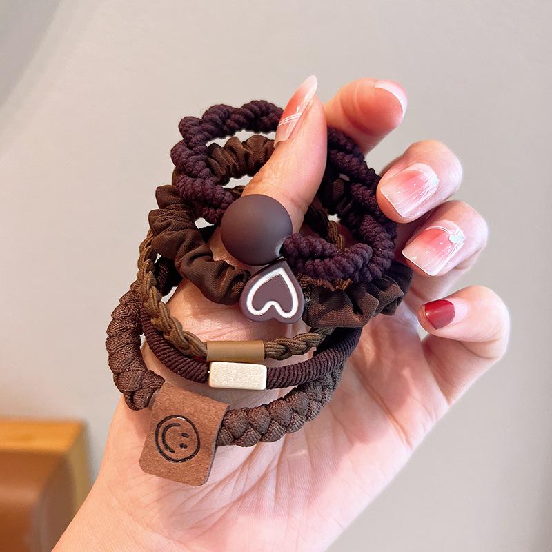 Резинки, женские резинки для волос, простые и высококачественные веревки для волос, веревки для головы темперамента, высокоэластичные и прочные резинки.
Резинки, женские резинки для волос, простые и высококачественные веревки для волос, веревки для головы темперамента, высокоэластичные и прочные резинки.