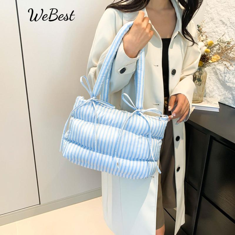 The New Large-capacity Tote Bag Is Fashionable for Carrying In Winter 30*22*10 чёрный
The New Large-capacity Tote Bag Is Fashionable for Carrying In Winter 30*22*10 чёрный