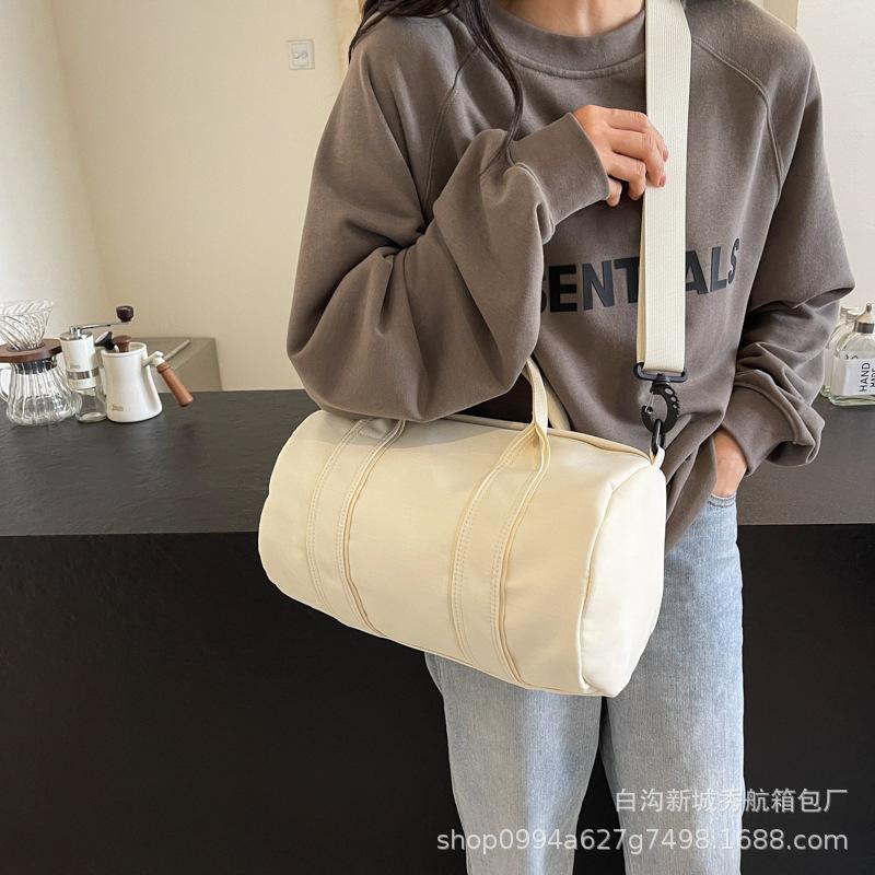 Niche nylon bucket bag simple 2025 new casual shoulder messenger bag versatile hand bag чорний
Niche nylon bucket bag simple 2025 new casual shoulder messenger bag versatile hand bag чорний
