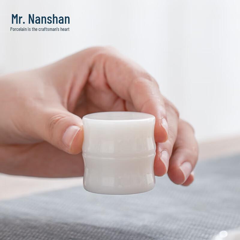 Мистер. Подставка под крышку чайника из ледяно-нефритового фарфора Наньшань
Мистер. Подставка под крышку чайника из ледяно-нефритового фарфора Наньшань