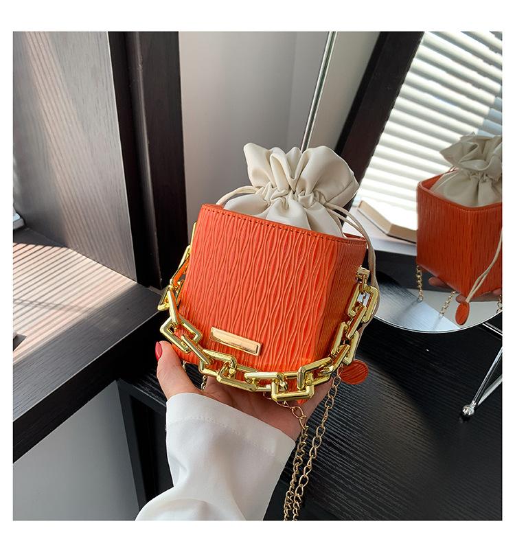 Популярна жіноча сумка з ременем 2024, новий тренд, повсякденна модна сумка через плече, портативна маленька квадратна сумка на ланцюжку в іноземному стилі помаранчевий
Популярна жіноча сумка з ременем 2024, новий тренд, повсякденна модна сумка через плече, портативна маленька квадратна сумка на ланцюжку в іноземному стилі помаранчевий