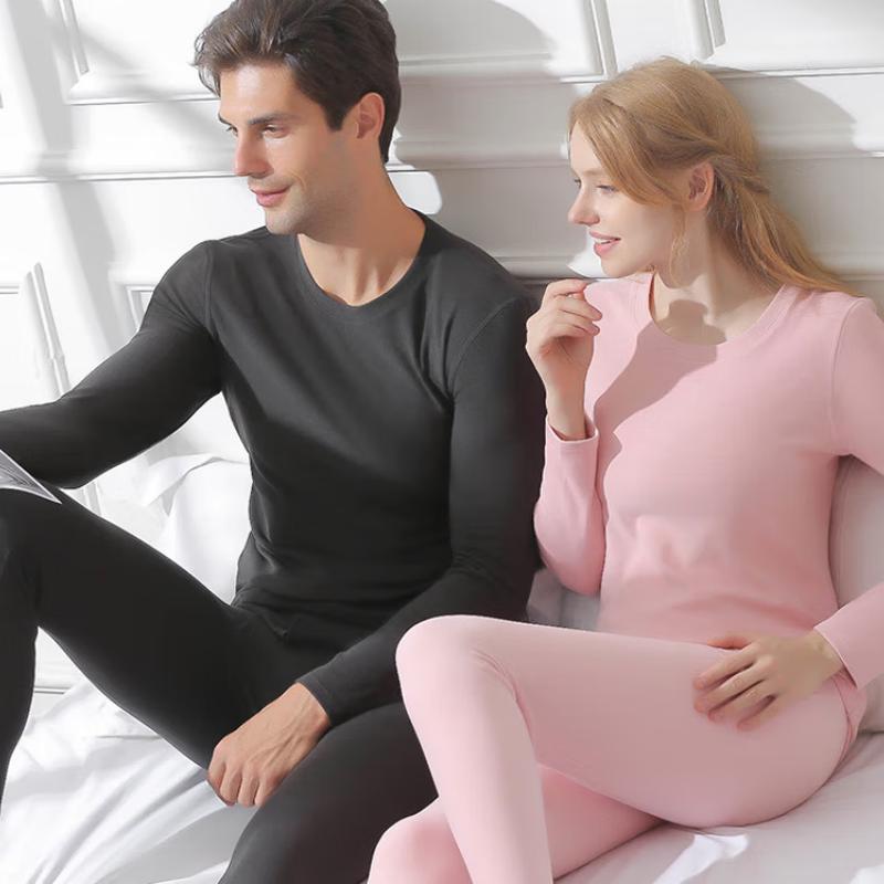 Мужской двухсторонний термокомплект из немецкого бархата с круглым вырезом
Мужской двухсторонний термокомплект из немецкого бархата с круглым вырезом