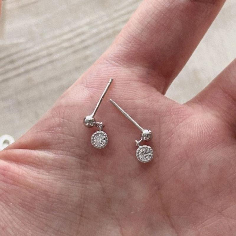 New in round beads silver 925 inlay diamond earings stud trendy earrings for women minimalist suitable for daily jewelry gifts белый
New in round beads silver 925 inlay diamond earings stud trendy earrings for women minimalist suitable for daily jewelry gifts белый