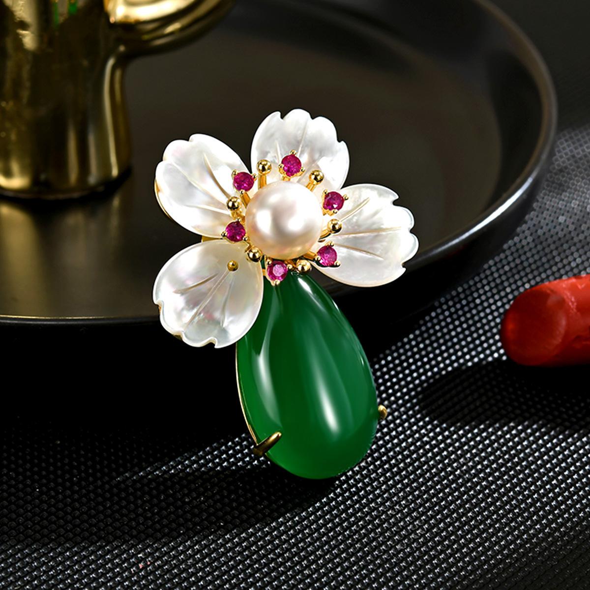 Natural Fritillary Breaks Cocoon Into Butterfly Zircon Silk Scarf Buckle Corsage Pin Anti-Light Jewelry Luxury Temperament
Natural Fritillary Breaks Cocoon Into Butterfly Zircon Silk Scarf Buckle Corsage Pin Anti-Light Jewelry Luxury Temperament