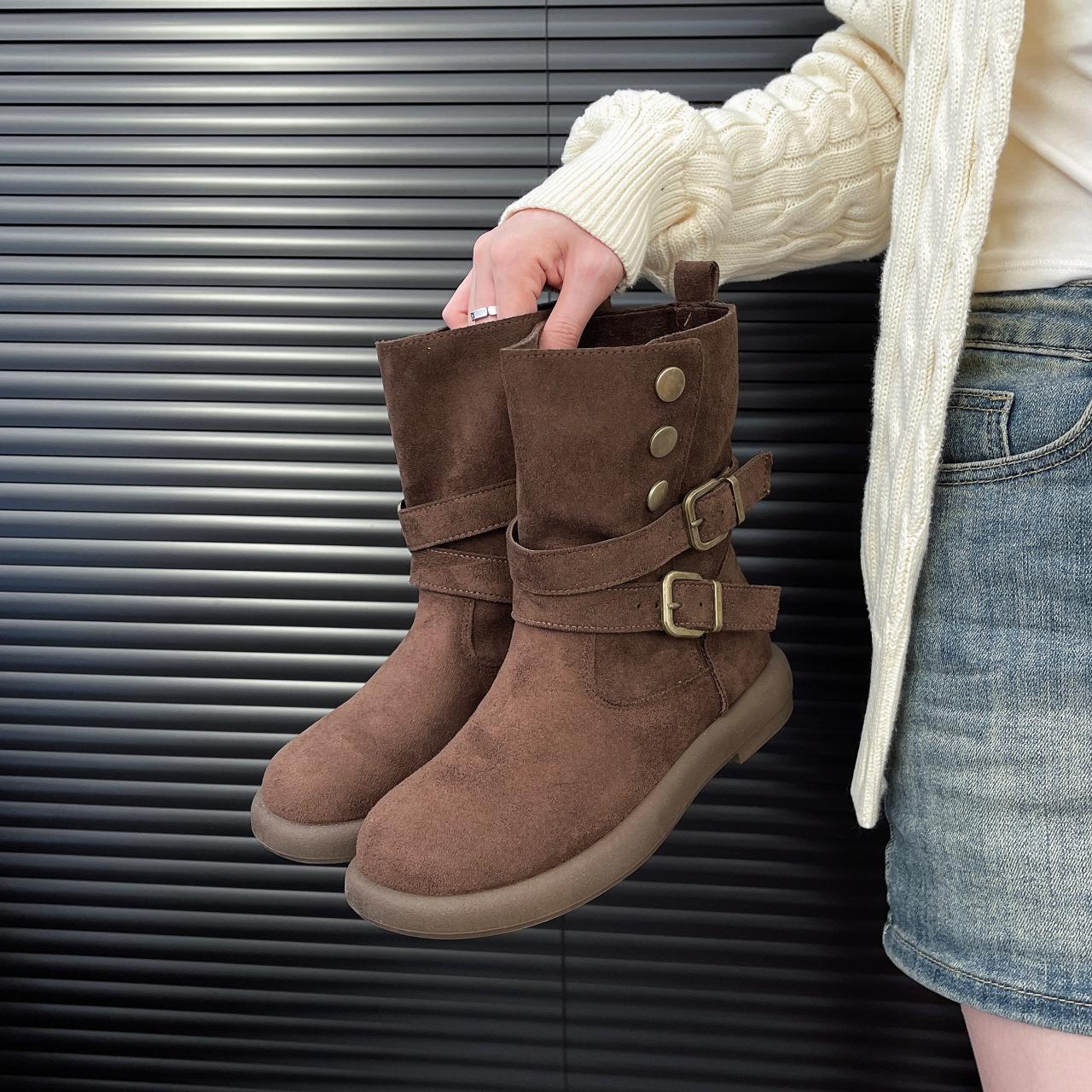 Autumn western trend short boots autumn and winter new velvet warm buckle niche design snow boots women 40
Autumn western trend short boots autumn and winter new velvet warm buckle niche design snow boots women 40