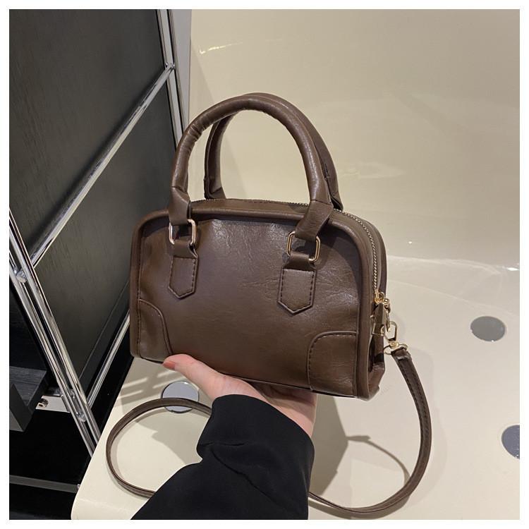 Stylish Korean Fashion Simple Solid Color Stitched Vintage Handbag For Women кавовий
Stylish Korean Fashion Simple Solid Color Stitched Vintage Handbag For Women кавовий