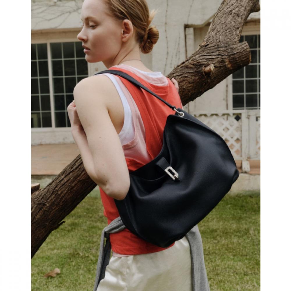 Daks Black Cowhide Shoulder Bag With Buckle Decoration Dcba6f200bk Single option
Daks Black Cowhide Shoulder Bag With Buckle Decoration Dcba6f200bk Single option