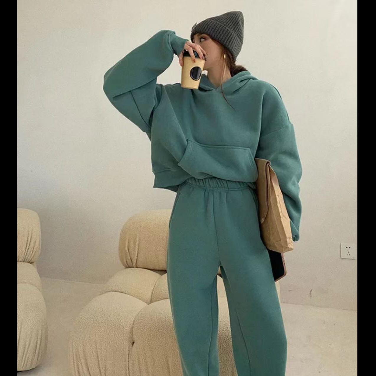 Women s Trendy Two-Piece Set: Hooded Sweatshirt & High Waist Cuffed Pants - Autumn/Winter Plush Velvet. Large зелёный
Women s Trendy Two-Piece Set: Hooded Sweatshirt & High Waist Cuffed Pants - Autumn/Winter Plush Velvet. Large зелёный