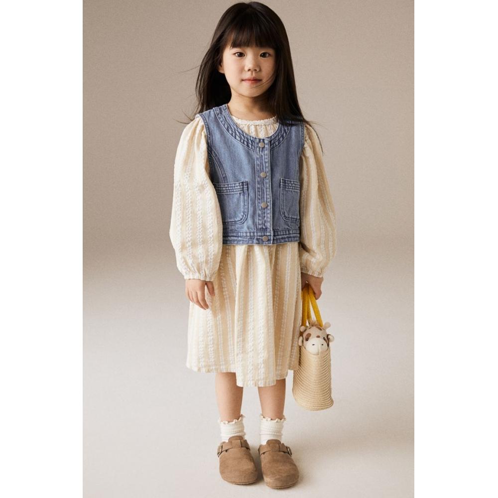 Хлопковое платье HM с кружевной отделкой, бежевое в полоску
Хлопковое платье HM с кружевной отделкой, бежевое в полоску