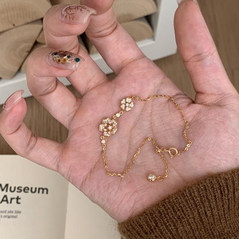 Vintage Flower Necklace Bracelet For Women Light Luxury Exquisite Sweet Style Cherry Blossom Jewelry Sets Engagement Gift
Vintage Flower Necklace Bracelet For Women Light Luxury Exquisite Sweet Style Cherry Blossom Jewelry Sets Engagement Gift