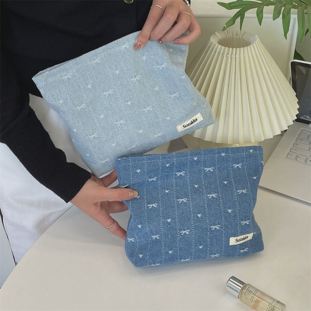 Zipper Bow Cosmetic Bag Clutch Bag Skincare Storage Bag Retro Denim Makeup Bag Travel темно-синий
Zipper Bow Cosmetic Bag Clutch Bag Skincare Storage Bag Retro Denim Makeup Bag Travel темно-синий