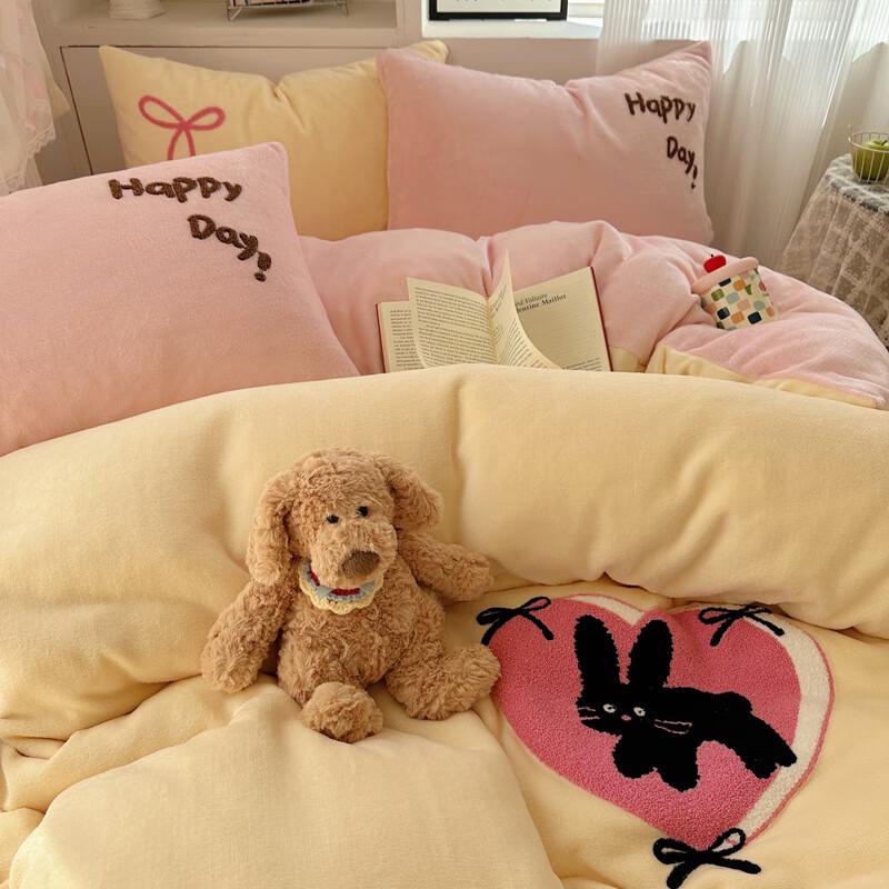 OEING Love Heart Cat Milk Fleece Bedding Set
OEING Love Heart Cat Milk Fleece Bedding Set