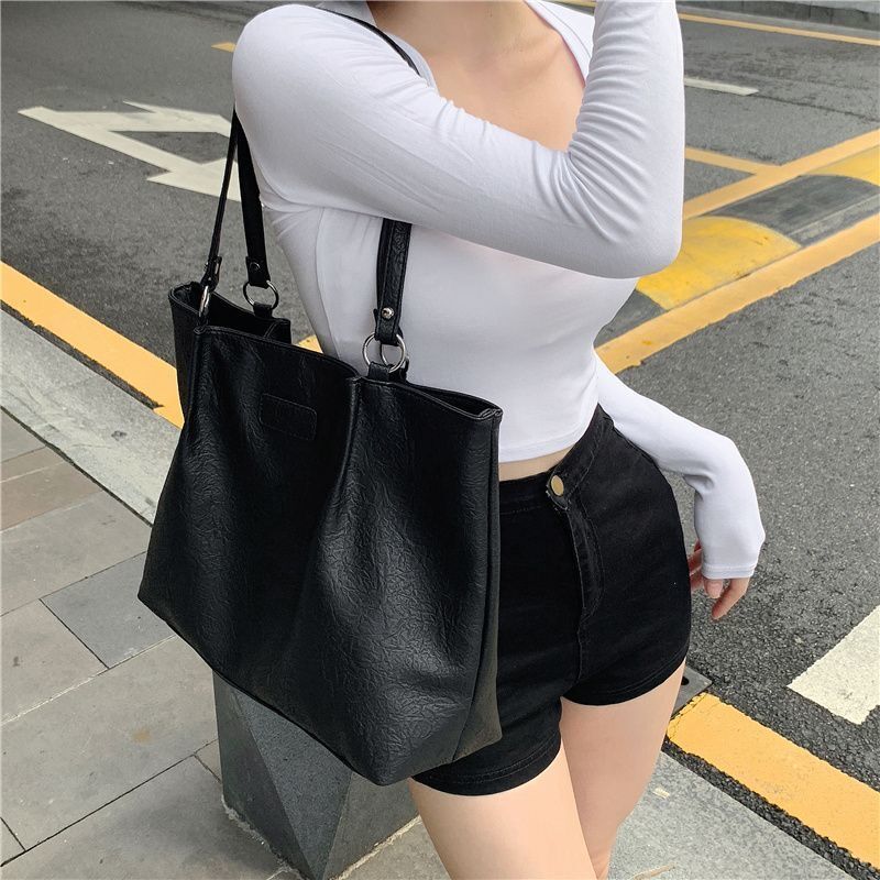 Bag women s niche design commuter texture large capacity fashionable versatile new trendy underarm shoulder bag tote big bag bag + shoulder strap чёрный
Bag women s niche design commuter texture large capacity fashionable versatile new trendy underarm shoulder bag tote big bag bag + shoulder strap чёрный
