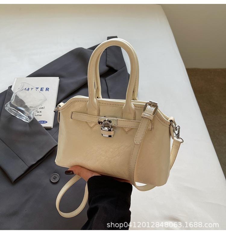 Fashion small bag 2025 new texture shoulder armpit bag small square bag commuter bag handbag messenger bag casual белый
Fashion small bag 2025 new texture shoulder armpit bag small square bag commuter bag handbag messenger bag casual белый