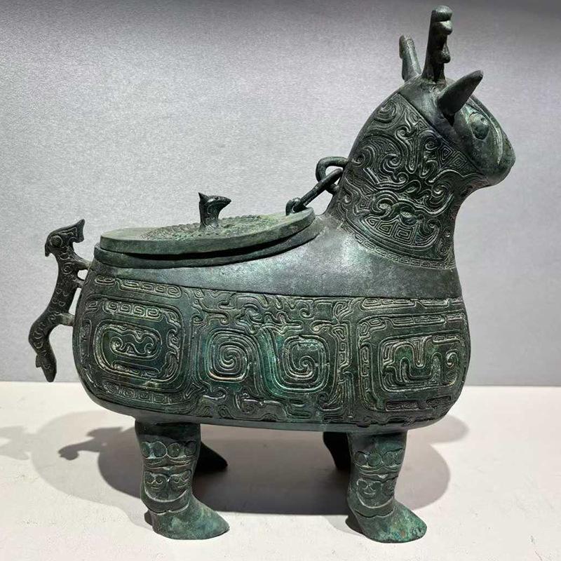 Antique Bronze Kirin Wine Vessel Replica from Hezhou, Guangxi - Xi Zun Gong Relic Collection
Antique Bronze Kirin Wine Vessel Replica from Hezhou, Guangxi - Xi Zun Gong Relic Collection
