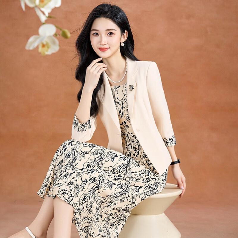 Elegant Commuter Suit Set with Floral Dress L
Elegant Commuter Suit Set with Floral Dress L