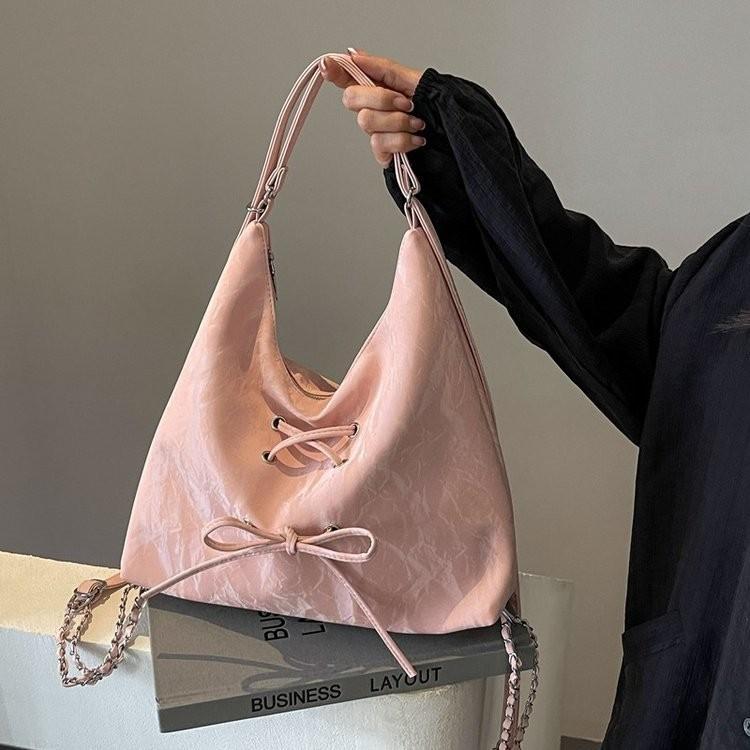 Fashionable And Trendy Summer Shoulder Bag For Women In Black And Beige With Chic Cloud Design рожевий
Fashionable And Trendy Summer Shoulder Bag For Women In Black And Beige With Chic Cloud Design рожевий