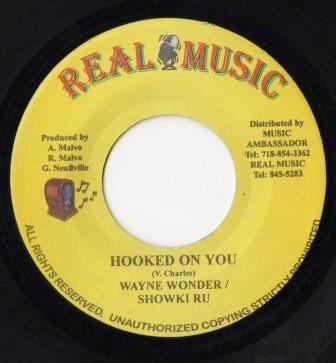 7inch Record WAYNE WONDER & SHOWKI RU / BOOM BLA - Hooked On You / Gal Dem Yard NONE Real Music 2003 Jamaica Reggae, Ska & Dub Used
7inch Record WAYNE WONDER & SHOWKI RU / BOOM BLA - Hooked On You / Gal Dem Yard NONE Real Music 2003 Jamaica Reggae, Ska & Dub Used