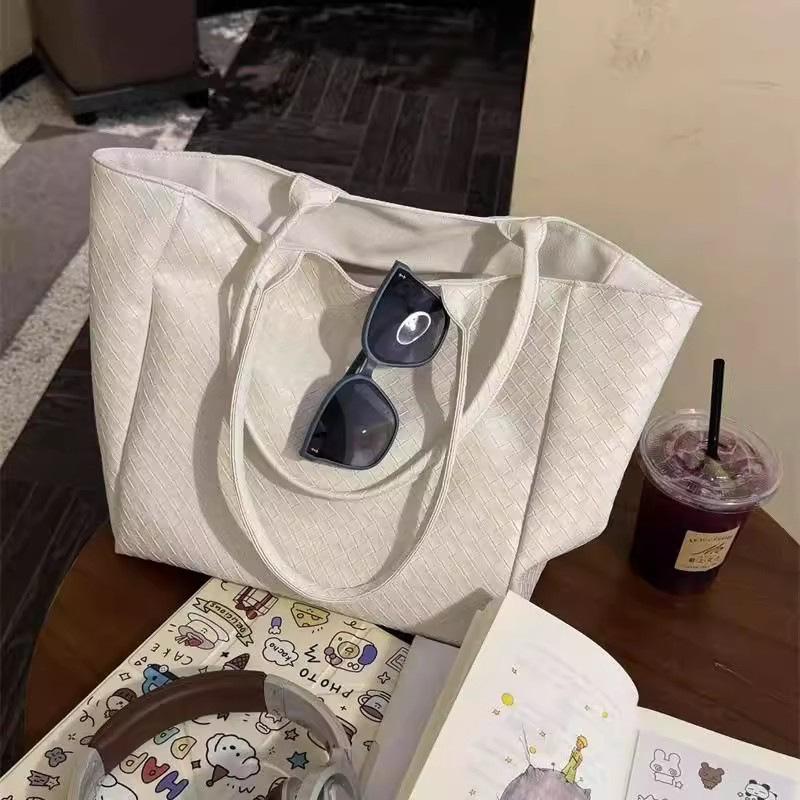 2025 Large Capacity Korean-Style Diamond Pattern Laptop Tote for Women
2025 Large Capacity Korean-Style Diamond Pattern Laptop Tote for Women