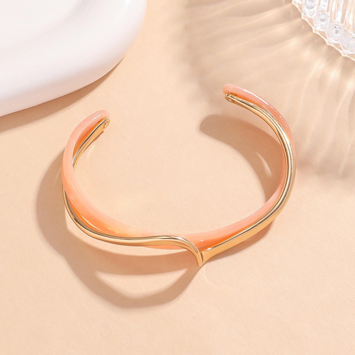 Cross border circular geometric leaf opening bracelet from Europe and America, vintage metal high-end feel bracelet
Cross border circular geometric leaf opening bracelet from Europe and America, vintage metal high-end feel bracelet