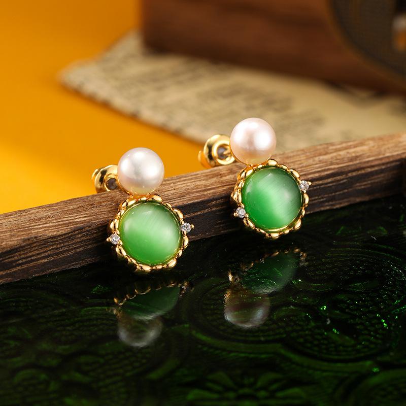 Women s Light Luxury Design Elegant Vintage Imitation Pearl Earrings Fashionable And Versatile Niche Design Earrings
Women s Light Luxury Design Elegant Vintage Imitation Pearl Earrings Fashionable And Versatile Niche Design Earrings