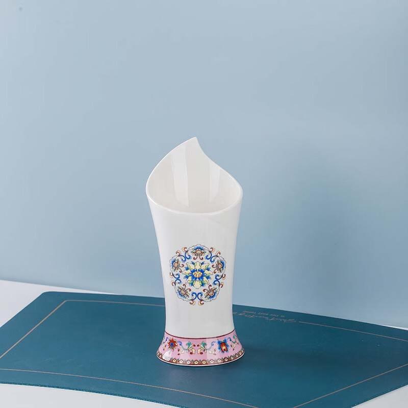 Jingdezhen Bone China Enamel Chopstick Holder
Jingdezhen Bone China Enamel Chopstick Holder