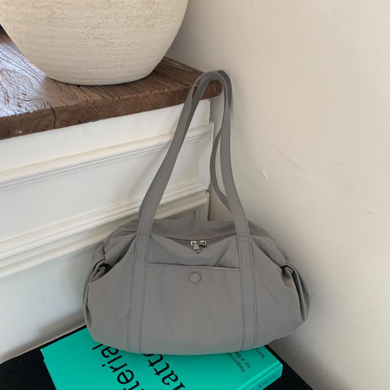 Нишевая повседневная текстурная женская сумка-тоут 2025 осень и зима новая сумка через плечо трендовая персонализированная модная сумка темно-серого
Нишевая повседневная текстурная женская сумка-тоут 2025 осень и зима новая сумка через плечо трендовая персонализированная модная сумка темно-серого