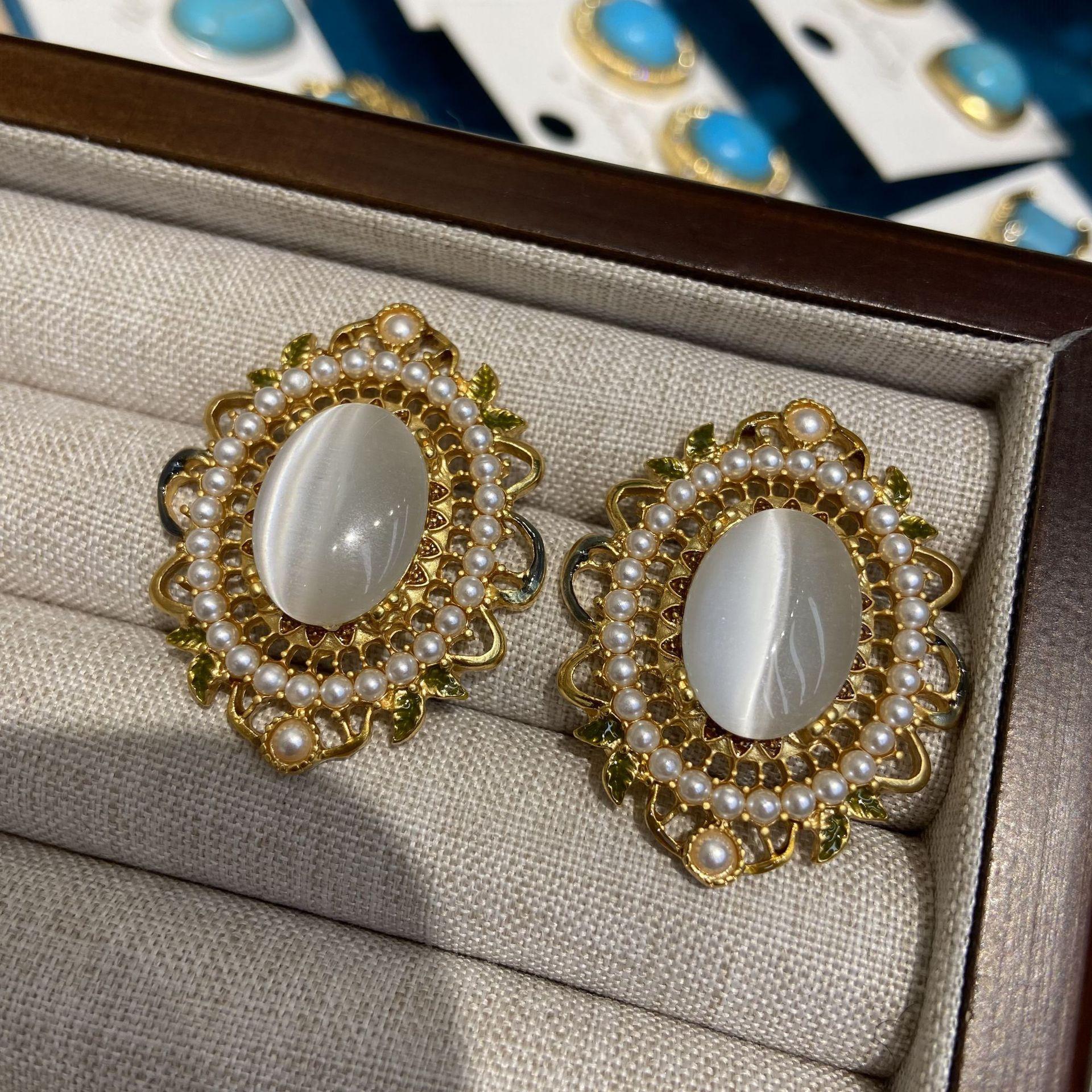 Серьги ручной работы в стиле «придворный» с маленькими овальными жемчужинами и опалом в форме капли масла, игольчатые серьги из серебра 925 пробы, легкие роскошные женские серьги
Серьги ручной работы в стиле «придворный» с маленькими овальными жемчужинами и опалом в форме капли масла, игольчатые серьги из серебра 925 пробы, легкие роскошные женские серьги