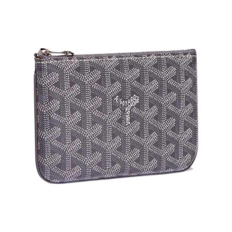 GOYARD SENAT Y-Візерунок Повністю Принтований Застібка-Блискавка Полотно та Теляча Шкіра Гаманець Тримач для Карт Клатч Міні Унісекс Стиль для Пари Сірий Basic Set (Bag+Dust Bag) сірий колір
GOYARD SENAT Y-Візерунок Повністю Принтований Застібка-Блискавка Полотно та Теляча Шкіра Гаманець Тримач для Карт Клатч Міні Унісекс Стиль для Пари Сірий Basic Set (Bag+Dust Bag) сірий колір