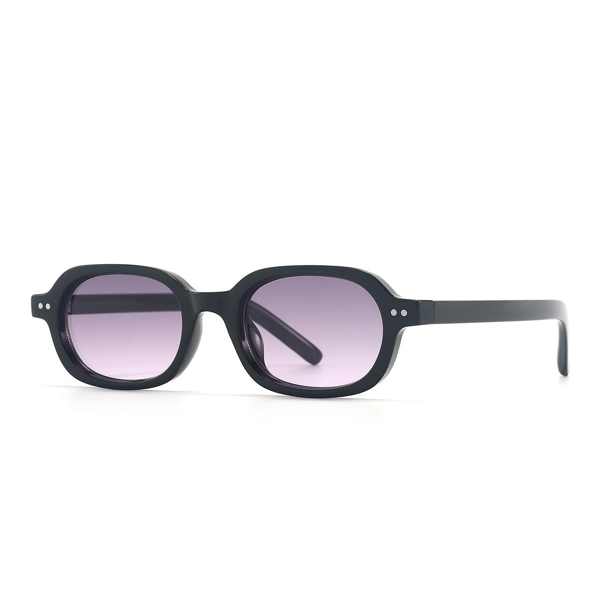 UV-protective sunglasses with a high-end feel and oval small frame
UV-protective sunglasses with a high-end feel and oval small frame
