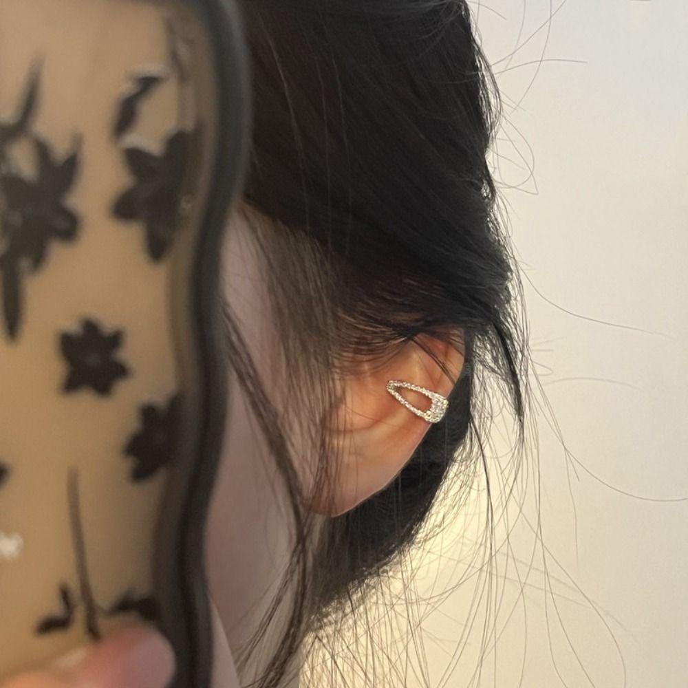 Cool Hair Clip Shape Elegant Temperament Ear Bone Clips Korean Style Ear Clip Women Earrings Zircon
Cool Hair Clip Shape Elegant Temperament Ear Bone Clips Korean Style Ear Clip Women Earrings Zircon