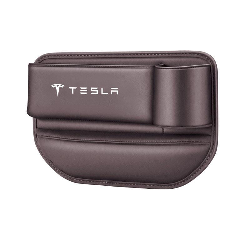 Leather Car Seat Gap Storage Box Filler Side Storage Pocket With Cup Holder for Tesla Model 3 Model S X Y Auto Accessories коричневий
Leather Car Seat Gap Storage Box Filler Side Storage Pocket With Cup Holder for Tesla Model 3 Model S X Y Auto Accessories коричневий