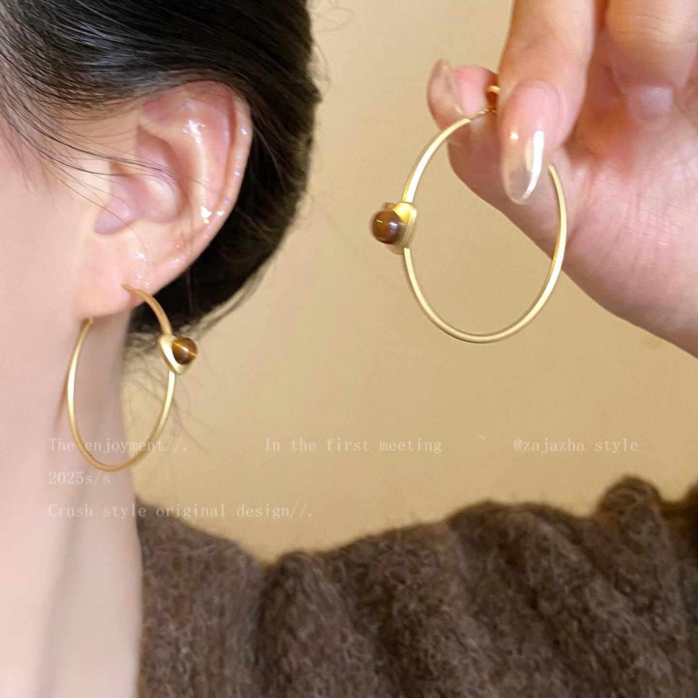 Tiger S Eye Stone Star Love Earrings Women S Light Luxury High-End Exaggerated Earrings Niche Design Ear Jewelry
Tiger S Eye Stone Star Love Earrings Women S Light Luxury High-End Exaggerated Earrings Niche Design Ear Jewelry