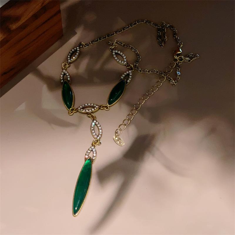 Gemstone necklace, sweater chain, elegant micro-paved zircon long earrings, high-end jewelry
Gemstone necklace, sweater chain, elegant micro-paved zircon long earrings, high-end jewelry