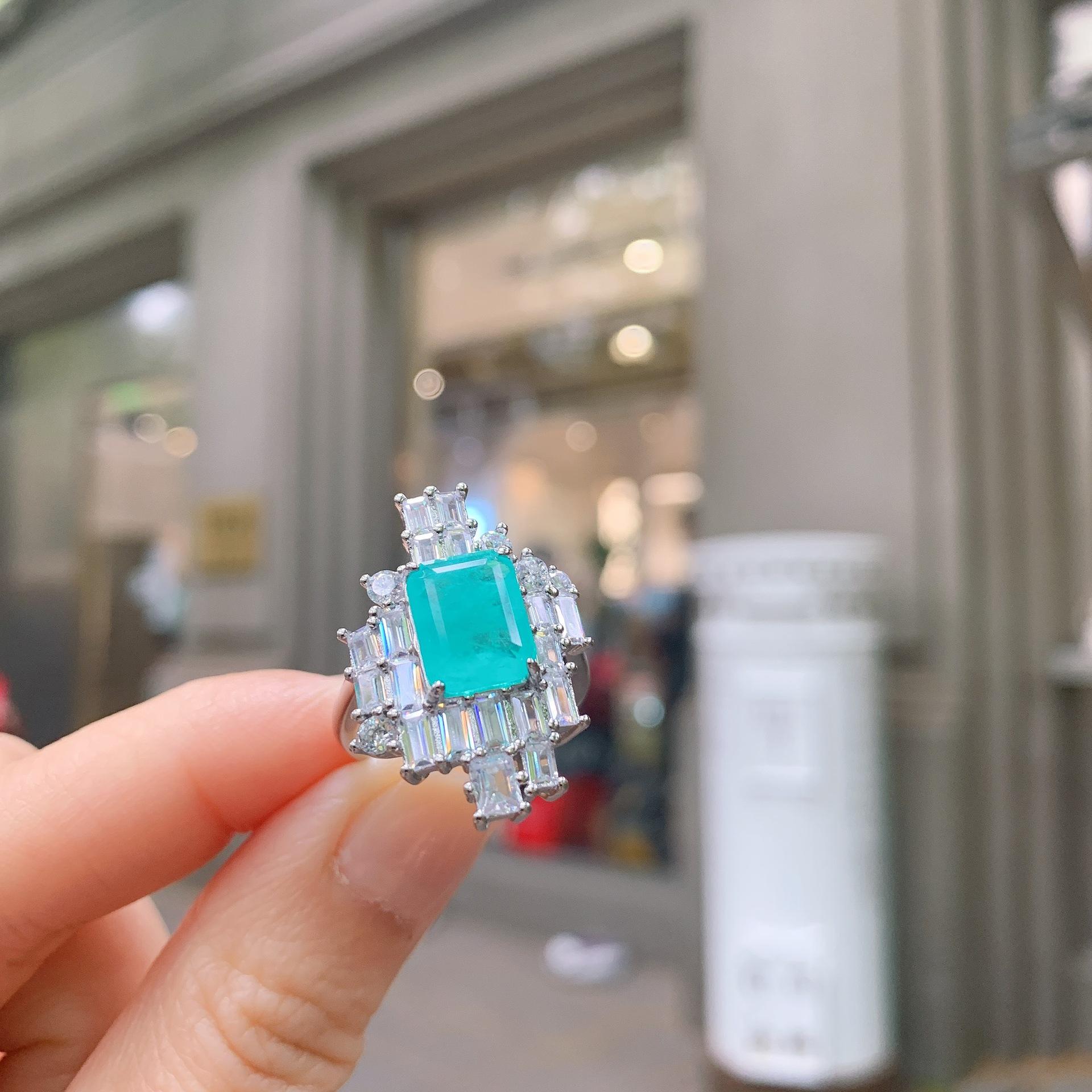 New European and American popular anti-real Paraiba blue ring rectangular inlaid ring women s model
New European and American popular anti-real Paraiba blue ring rectangular inlaid ring women s model