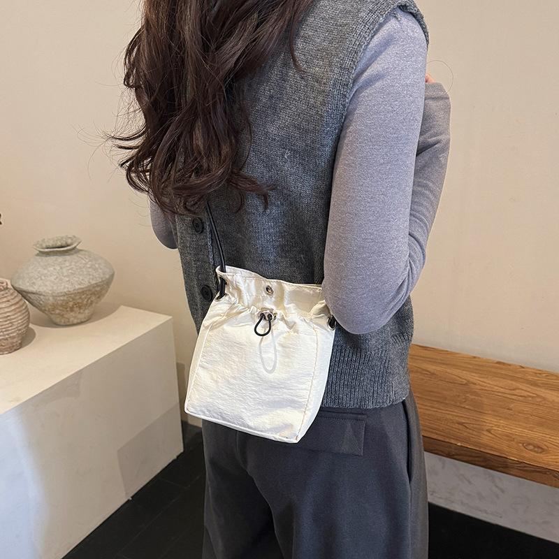 Drawstring Drawstring Bucket Crossbody Bag, Practical and Portable Small Bag, Versatile for Commuting, Shopping, and Traveling белый
Drawstring Drawstring Bucket Crossbody Bag, Practical and Portable Small Bag, Versatile for Commuting, Shopping, and Traveling белый