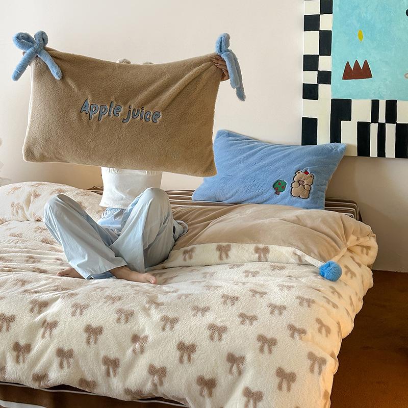 American Warm Rabbit Velvet Four-Piece Set Girl Heart Thickened Milk Velvet Dormitory Three-Piece Set Bedding 1.2m sheet 3pcquilt cover 150 * 200
American Warm Rabbit Velvet Four-Piece Set Girl Heart Thickened Milk Velvet Dormitory Three-Piece Set Bedding 1.2m sheet 3pcquilt cover 150 * 200