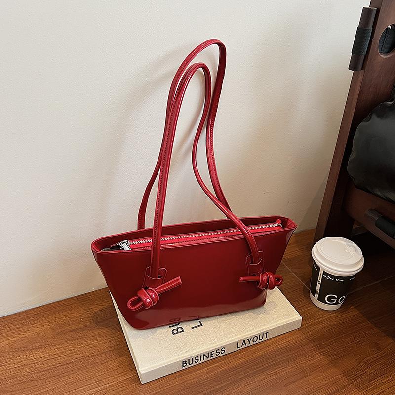 2025 new contrasting color shoulder handbag texture retro large-capacity tote bag casual underarm bag чорний
2025 new contrasting color shoulder handbag texture retro large-capacity tote bag casual underarm bag чорний